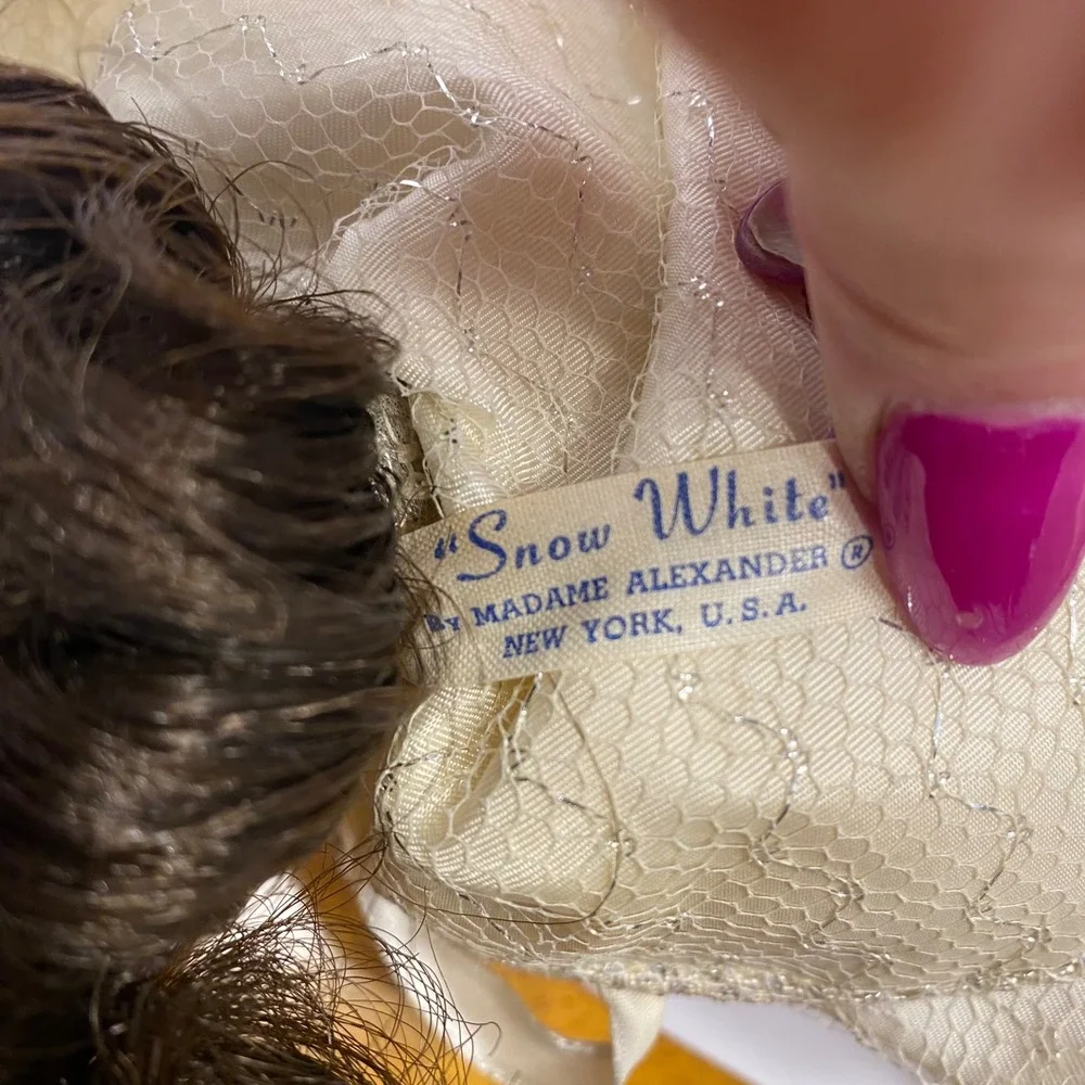 Madame Alexander Snow White Doll Cream Vintage Sleep Eyes Cape